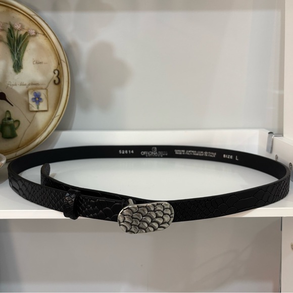 Officina Italian High Quality leather Black Textured Belt with Silver Buckle - Picture 2 of 6